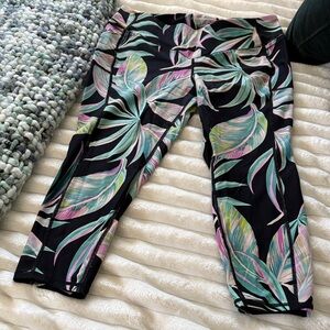 torrid Black Tropical Leaf Cropped Leggings